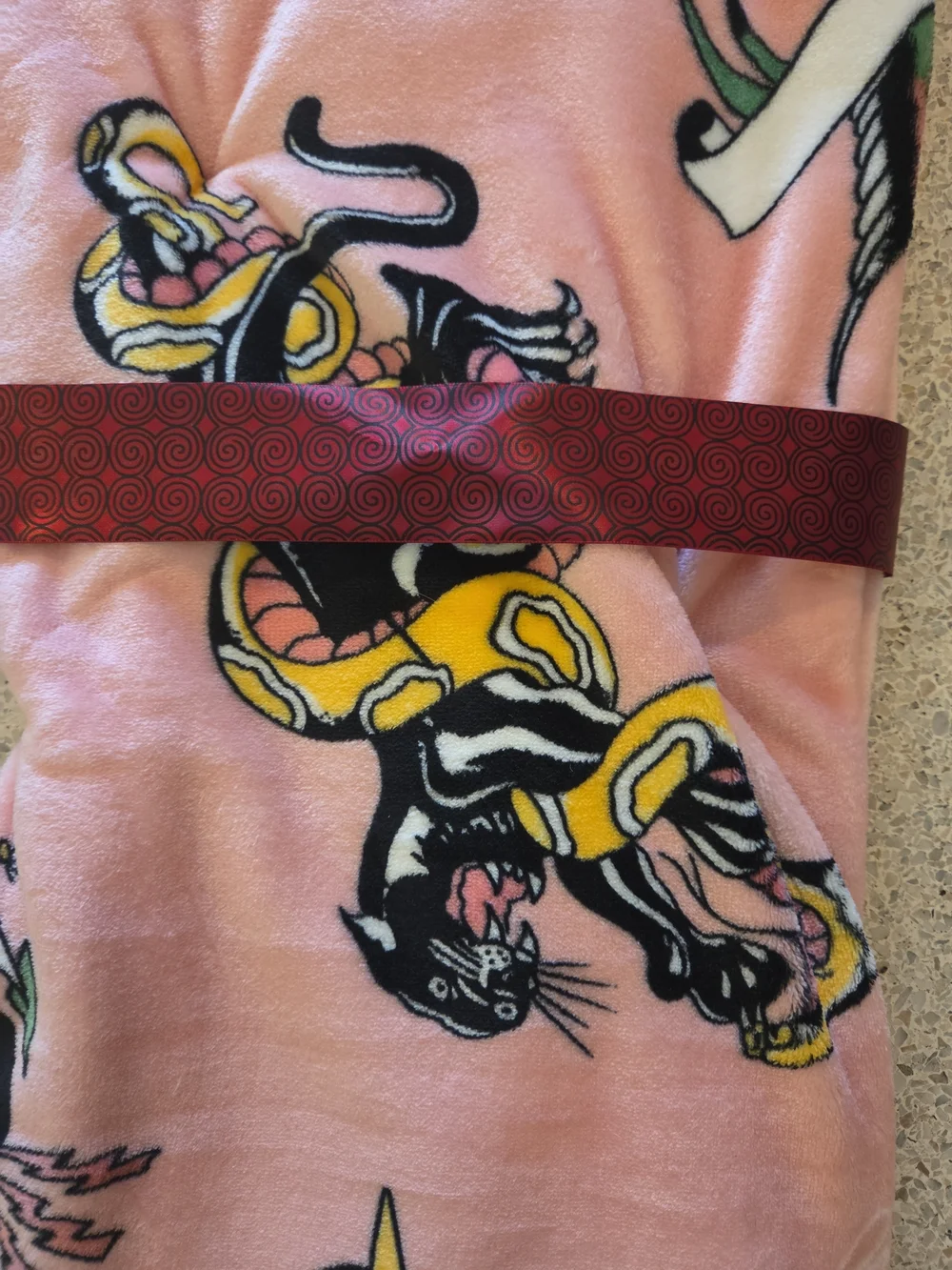 NEW Ed Hardy Plush Throw Blanket Pink Tattoo Print 50 X 70 Skull Panther